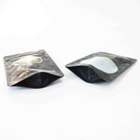 Sachet Doypack Mylar à fenêtre transparente, résistant aux enfants, noir mat, aspect verre, avec encoche de déchirement, trou de suspension, soufflet toucher doux, qualité alimentaire