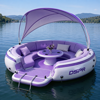 Plateforme de cabane gonflable pour resort avec bancs rembourrés, toit pare-soleil et large terrasse pour les fêtes à la piscine et à la plage