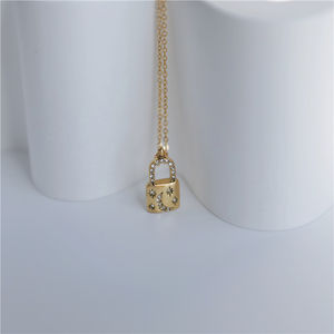 नए फैशनेबल कान की बाली जिक्रोन प्रशस्त ताला हार और कान की बाली शरद ऋतु सर्दियों के गहने 18K पीवीडी सोना मढ़वाया लक्जरी कान की बाली महिलाओं के एन/एक - Product Image 4