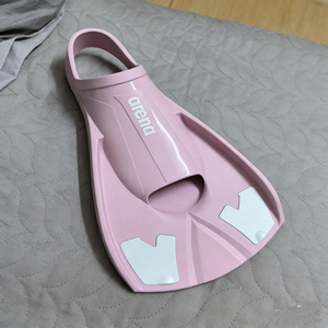 Aletas de Natación de Silicona Profesionales al por Mayor, Nuevas Aletas Cortas de Surf para Niños con Logotipo Personalizado, Aletas de Natación de Talón Abierto para Entrenamiento de Adultos - Product Image 3