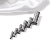 KAVNAR Bijoux de mode minimalistes de luxe léger en acier inoxydable poli avec fermoir cylindrique à poussoir, vente en gros