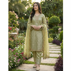 Traje Étnico de Diseño para Bodas y Celebraciones - Product Image 1