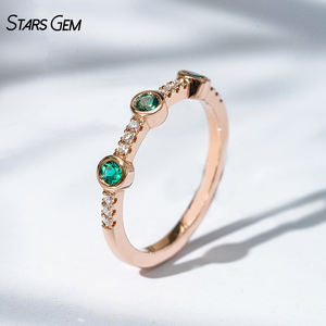 Anillo de Compromiso y Boda Vintage de Oro Rosa de 14K con Esmeralda de Laboratorio de Corte Brillante Redondo de 0.28ct y 2.5mm de Starsgem - Product Image 2