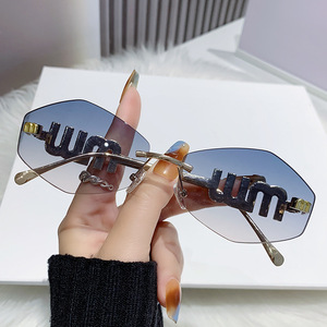 Miujia <b>Frameless</b> Diamond Shape Sunglasses UV400 Women's Small <b>Frame</b> Metal Plastic PC Lens Outings Cycling Driving Party - Product Image 3