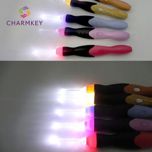 Set de crochets neuf en un LED Outils de <span class=keywords><strong>crochet</strong></span> <span class=keywords><strong>lumineux</strong></span> et rechargeables avec <span class=keywords><strong>crochet</strong></span> à luminosité réglable pour travaux d'aiguille - Product Image 5