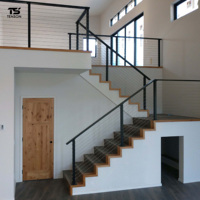 Rampe d'escalier intérieure en bois avec balustrades en câble d'acier inoxydable, garde-corps modernes pour villa et intérieur commercial haut de gamme