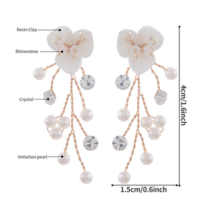 <span class=keywords><strong>Orecchini</strong></span> Pendenti Lunghi Artigianali in Argilla Polimerica con Fiori Bianchi, Cristalli e Nappe di Perle Stile Fata, Regalo per Damigelle - Product Image 6