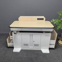 Bureau informatique multifonctionnel réglable en hauteur avec plateau relevable et rangement verrouillable pour salles multimédias