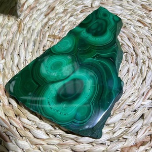 <span class=keywords><strong>Lastra</strong></span> <span class=keywords><strong>di</strong></span> <span class=keywords><strong>cristallo</strong></span> minerale del campione della fetta della Malachite lucidata grezza naturale all'ingrosso per la decorazione - Product Image 4