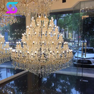 مصباح معلق بتصميم عصري على الطراز الاسكندنافي، إضاءة داخلية ذهبية للفنادق والمنازل، ثريا ذهبية لامعة، إضاءة معلقة بتشطيب أسود - Product Image 1