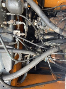 Apilador de contenedores usado Kalmar DRT450 de 45 toneladas del año 2021 con motor Cummins y transmisión Dana 36000 en buen estado. - Product Image 5