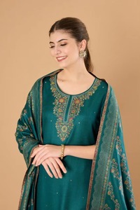 Trajes de Invierno Dilkash de Calidad de Exportación para Mujer, Traje Salwar Bordado de Mezcla de Lana Suave, Disponible a un Precio Razonable - Product Image 3