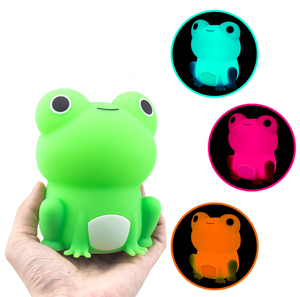 Lámpara Nocturna Infantil de Silicona con Luz LED de Colores, Recargable por USB y con Intensidad Regulable - Product Image 2