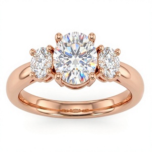 Bague de fiançailles en or plaqué 18K 14K avec trois pierres rondes brillantes en diamant de laboratoire certifié IGI, bague solitaire trilogie - Product Image 1