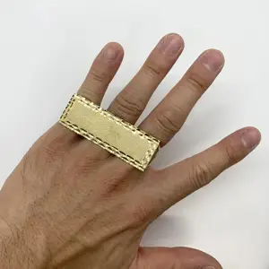 Duyizhao 14K chapado en oro tres dedos placa diamante corte clásico encanto anillo para hombres mujeres joyería