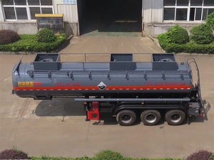 Camión <span class=keywords><strong>Cisterna</strong></span> Semirremolque para Transporte <span class=keywords><strong>de</strong></span> Petróleo/Combustible/Diésel/Gasolina/Crudo/<span class=keywords><strong>Agua</strong></span>/Leche - Product Image 2