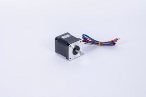 Moteur pas à pas hybride 17 2,55 VCC 0,52 Nm 2 phases pour imprimante 3D pour un fonctionnement plus silencieux 17 Moteur 17 Hybride 2,55 VCC - Product Image 4