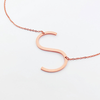 Pendentifs Lettre S Collier En Acier Inoxydable Collier De Carta Lettre Collier Bas quantité minimale de commande Collier Lettre Charms Plaqué Or