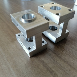 Composants industriels sur mesure en acier inoxydable et aluminium usinés par VIMA, pièces métalliques de précision CNC - Product Image 3