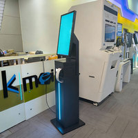 Kiosque interactif sur pied de 23,6 pouces, prise en charge multilingue pour la vérification des informations d'immigration à l'aéroport