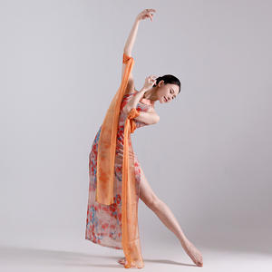 Falda larga de rendimiento de seda que fluye de estilo chino <span class=keywords><strong>Cheongsam</strong></span> sin mangas de baile clásico con abertura alta - Product Image 2