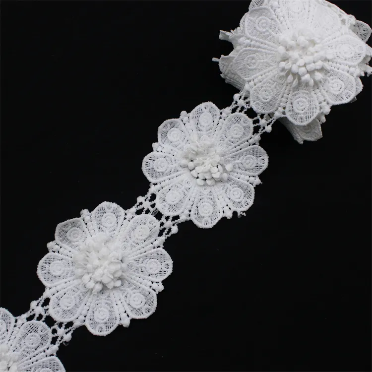 งานฝีมือผ้าคอตตอนสีขาวปักลายดอกไม้3D ขอบพู่ประดับเสื้อผ้าของใช้ในบ้านดีไซน์ใหม่จากโรงงาน