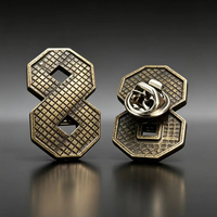 Badge personnalisé en alliage de zinc 3D de haute qualité, gravé avec le logo de la marque, sans nickel, pour chemise, vêtement, accessoire vestimentaire