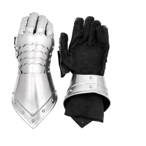 Guantes de Acero Forjado a Mano, Armadura de Mano de Caballero, Artesanía Metálica Decorativa, Estilo Histórico, Accesorio Coleccionable - Product Image 1