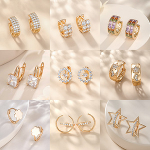 XUPING Schmuck Dubai Großhandel 14 Karat 18 Karat 24 Karat vergoldet Bunt Iced Out Mini Huggie Mode Glänzende kleine Creolen Frauen Ohrring - Product Image 6