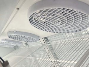 Vitrines réfrigérées de haute qualité à 1, 2, 3 ou 4 portes, avec grand ventilateur et design à ailettes en aluminium - Product Image 6