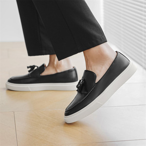 Mocasines con borlas para hombre de talla grande, cómodos, suela blanda, punta redonda, estilo británico, Walking Show, fotografía callejera, zapatos de vestir informales - Product Image 5
