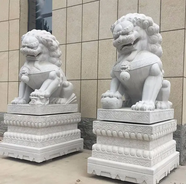 Escultura de estatua de perro Fu chino hecha de estatuas de León de mármol blanco natural para decoración de entrada