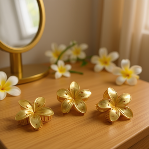 Fermaglio per capelli a forma di fiore di frangipani dorato da 8 cm per donne e ragazze, accessori per capelli colorati - Product Image 2