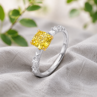 Nouvelle bague de mariage de luxe en or blanc 18 carats avec diamant de laboratoire jaune fantaisie taille coussin de 0,6 carat et bande de diamants