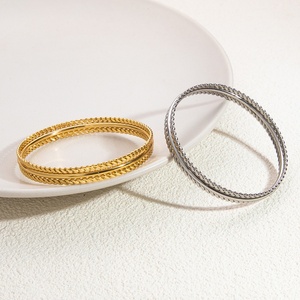 สร้อยข้อมือสแตนเลสสตีลกันน้ำชุบทอง18K ดูหรูหราย้อนยุคเรียบง่ายเครื่องประดับเทรนด์แฟชั่นสำหรับฤดูร้อน - Product Image 3