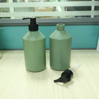 Vente en gros de flacons cosmétiques réutilisables en plastique PET vert noirâtre de 480 ml avec pulvérisateur à pompe pour shampoing et savon