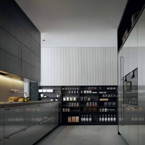 Armoires de cuisine modernes Balom personnalisées en bois massif gris foncé mat avec garde-manger ouvert et tiroirs à façade en verre 5+ tiroirs - Product Image 1