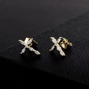 Boucles d'oreilles clous en zircon les plus vendues, élégantes et étincelantes, bijoux de mode pour femmes, boucles d'oreilles classiques en pierre pour fêtes et anniversaires - Product Image 5