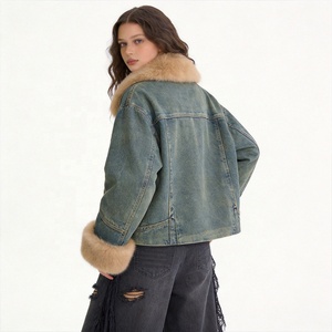 Chaqueta Vaquera para Mujer - Abrigo de Invierno Vintage con Forro de Piel, Cuello y Puños Grandes de Piel, Parka Cálida de Sherpa - Logotipo Personalizado - Product Image 3