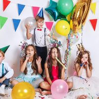 Drapeau de bannière de fanion de couleur de taille personnalisée en gros pour l'ouverture de centre commercial thème de carnaval décoration de fête d'anniversaire fanion
