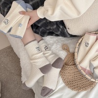 Meilleures ventes d'automne et d'hiver : chaussettes en laine à motif de chien de dessin animé, chaussettes épaisses et chaudes mi-mollet brodées pour femmes