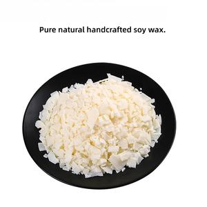 Bougie parfumée de luxe artisanale en cire de soja naturelle dans une coquille de noix de coco, écologique, avec mèche en bois, rafraîchisseur d'air, botanique, pour les fêtes, Diwali - Product Image 6