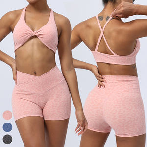 طقم يوجا لياقة بدنية للنساء من Janya بشعار مخصص بدلة جلد النمر الجديدة ملتوية عبر حمالة صدر رياضية شورت بخصر مرن 2 - Product Image 6