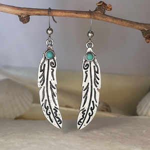 Orecchini Pendenti con Piume Intagliate in Stile Etnico Vintage Bohemien, Accessori Moda per Donne - Product Image 1