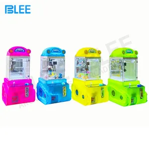 Kapalı ucuz jetonla çalışan mini pençe makinesi popüler küçük pençeli vinç makine atari makinesi çocuklar için