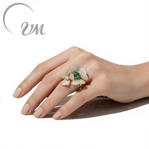 Anillo de Boda de Plata de Ley 925 con Circonita Verde y Blanca de UM Jewelry, Unisex/Hombre/Mujer, Chapado en Oro, Certificado por el NGTC - Product Image 1