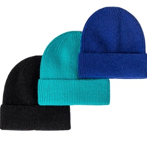 Vente en gros de bonnets tricotés écologiques et durables en polyester recyclé, plastique PET, RPET, acrylique, avec bord côtelé - Product Image 1