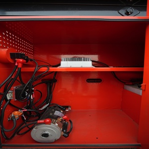 Plataforma Elevadora de Tijera Todoterreno 4x4 Versátil para Interiores y Exteriores - Product Image 5