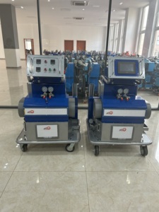 2025 pas cher <span class=keywords><strong>prix</strong></span> hydraulique PU mousse pulvérisation polyurée Poly uréthane mousse <span class=keywords><strong>isolation</strong></span> Machine - Product Image 3