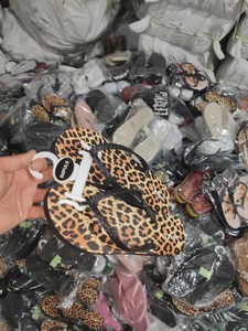 Tongs compensées à plateforme pour femmes, sandales plates antidérapantes pour l'extérieur et la plage, modèles variés, vente en gros - Product Image 3